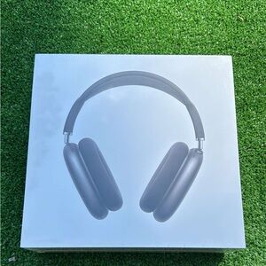 Black AirPod pro max